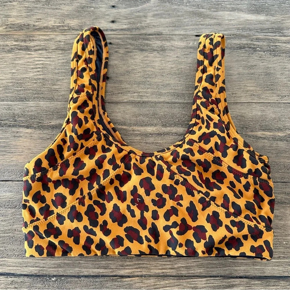 Varley size Small Leopard Print V Neck Sports Bra Activewear Workout Padded Cups - Picture 2 of 3